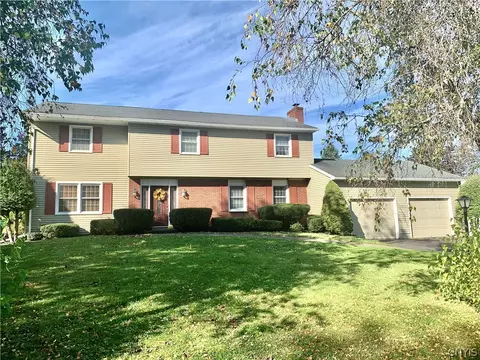 28 Foxcroft Rd, New Hartford, NY 13413