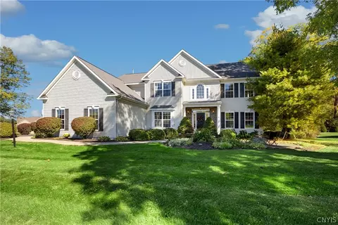 701 Front Royal Cir, Fayetteville, NY 13066