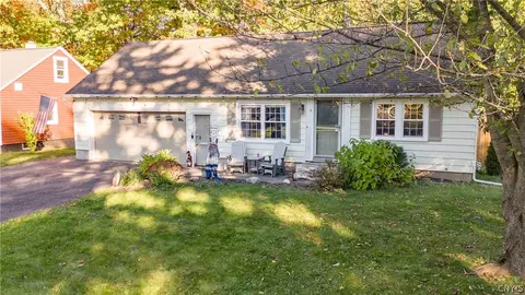 325 Belmore Dr, North Syracuse, NY 13212