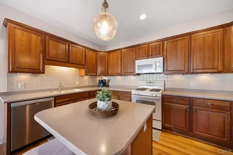 Kitchen - 201 Falling Brk, Fayetteville, NY 13066 photo 2 of 3