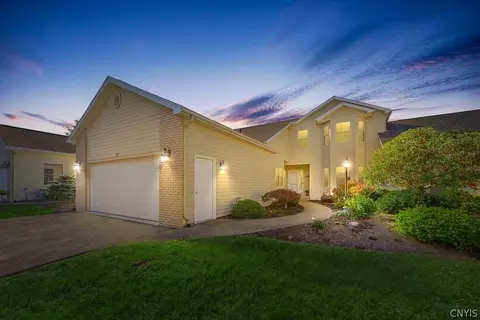201 Falling Brk, Fayetteville, NY 13066