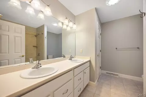 Bath - 201 Falling Brk, Fayetteville, NY 13066 photo 5 of 7