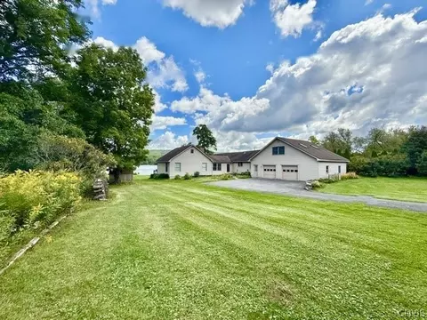 4132 Westshore Manor Rd, Lafayette, NY 13078