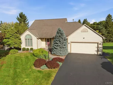 4640 Bloomsbury Dr, Onondaga, NY 13215