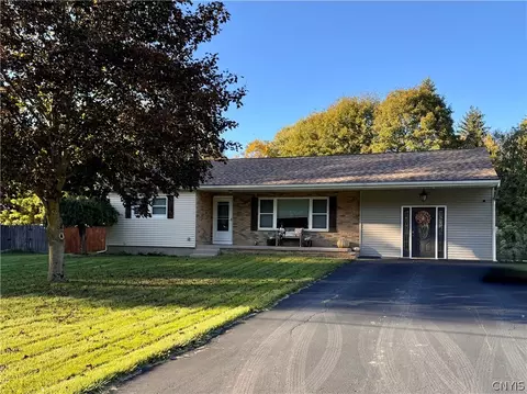 205 Schepps Ln, Kirkville, NY 13082