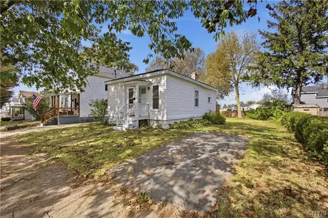 219 E Bridge St, Oswego, NY 13126
