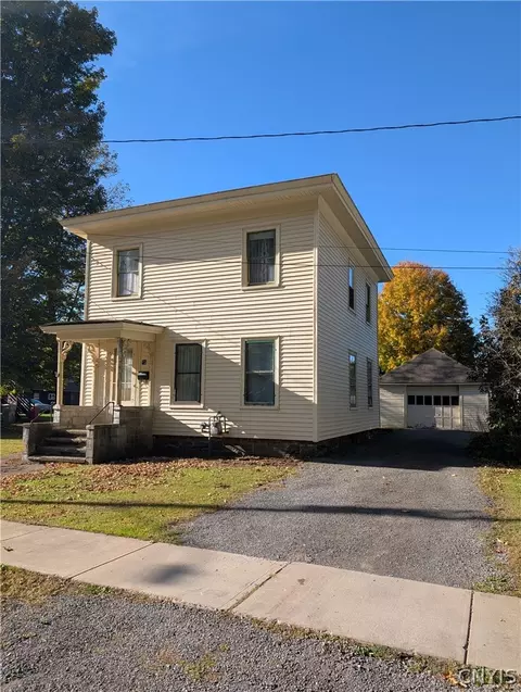 23 Box St, Pulaski, NY 13142