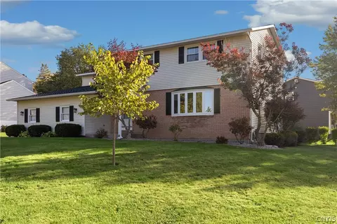 4876 Edgeworth Dr, Manlius, NY 13104