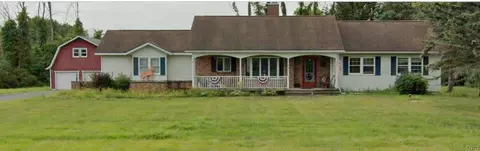 3774 Bonstead Rd, Clay, NY 13041