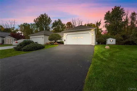 134 Braintree Dr, Liverpool, NY 13088