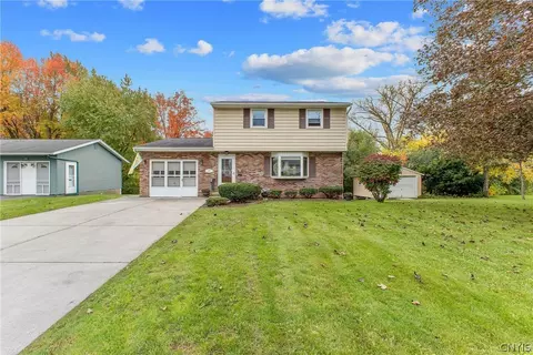 204 Chestnut Heights Dr, Salina, NY 13088