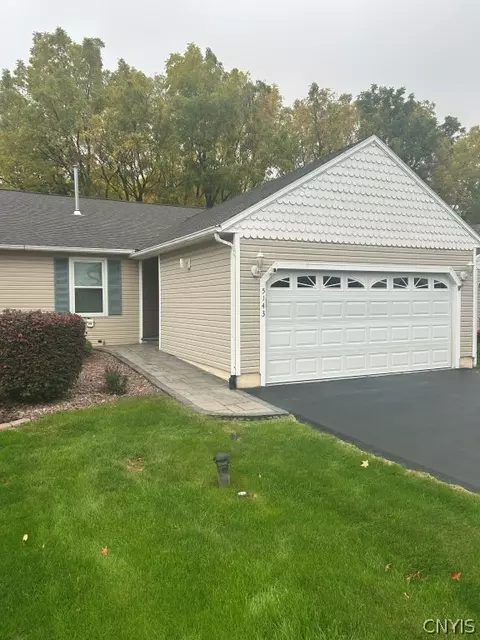 5143 Black Hawk Cir, Salina, NY 13088