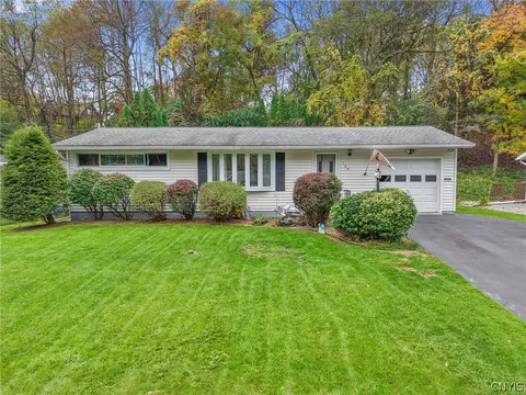 104 Oakridge Dr, Geddes, NY 13209