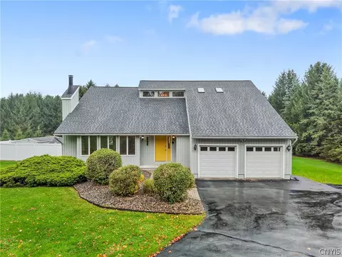 8043 Broadfield Rd, Manlius, NY 13104