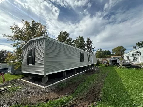 216 Tipperary Dr, Utica, NY 13502