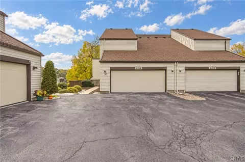 401 Woburn Dr, Camillus, NY 13031