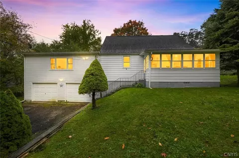 5 Hill St, Jordan, NY 13080