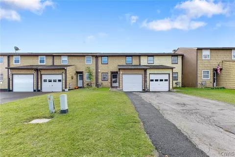 5477 Trastevere Rd, Clay, NY 13041