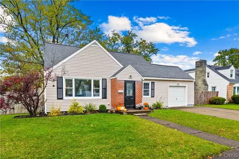1218 Greenview Dr, Utica, NY 13501