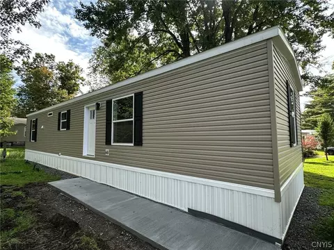 513 Clifford Dr, Utica, NY 13502