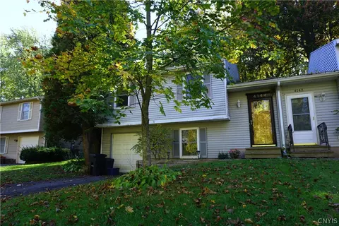 4144 Tommys Trl, Liverpool, NY 13090