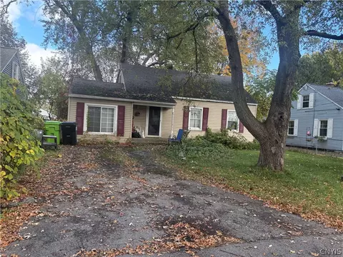 214 W Molloy Rd, Syracuse, NY 13211