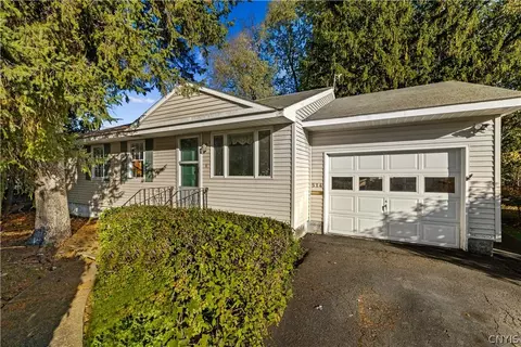 514 Reels Dr, Utica, NY 13502