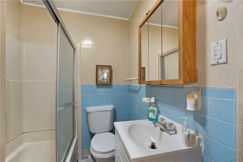 Bath - 235 Putnam St, Syracuse, NY 13204 photo 1 of 2