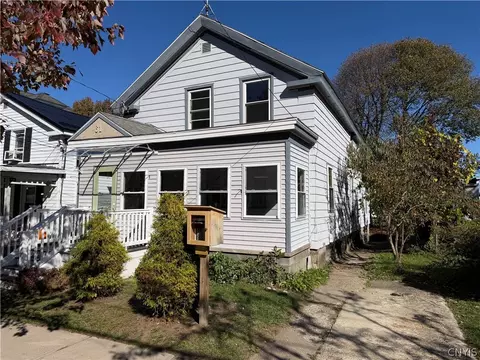 61 W 4th St, Oswego, NY 13126