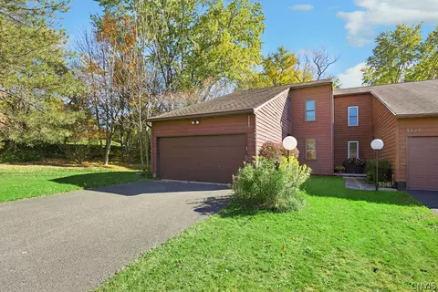 4630 Wisteria Cir, Manlius, NY 13104