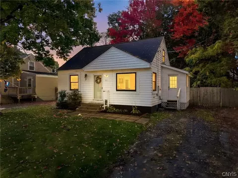 305 Richardson Dr, Syracuse, NY 13212