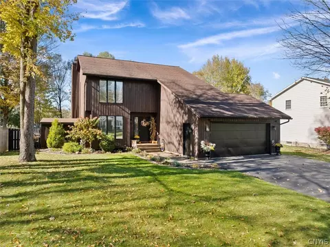 15 Stanhope Ct, New Hartford, NY 13413