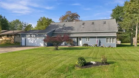 450 E River Rd, Grand Island, NY 14072