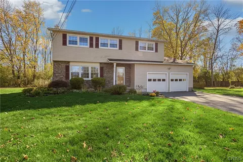 4238 Black Oak Cir, Liverpool, NY 13088