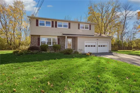 4238 Black Oak Cir, Liverpool, NY 13088