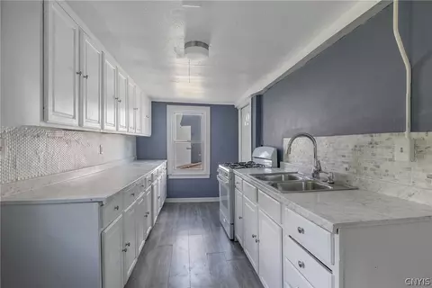 Entry Way - 109 Mccool Ave, East Syracuse, NY 13057 photo 1 of 2