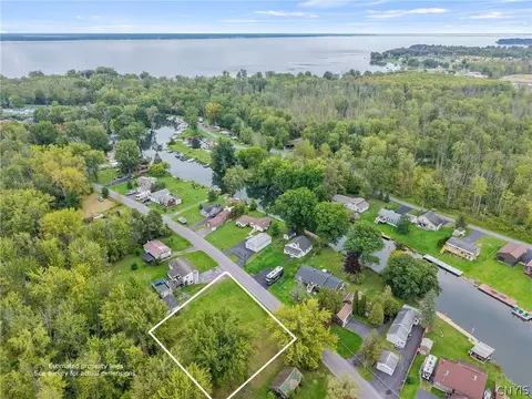 8397 Tuttle Rd, Cicero, NY 13030