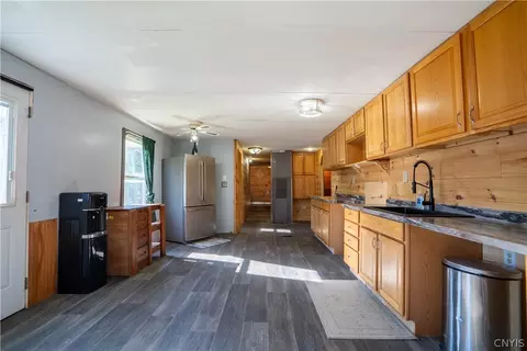 Entry Way - 517 Oregon Rd, Mohawk, NY 13407 photo 2 of 9