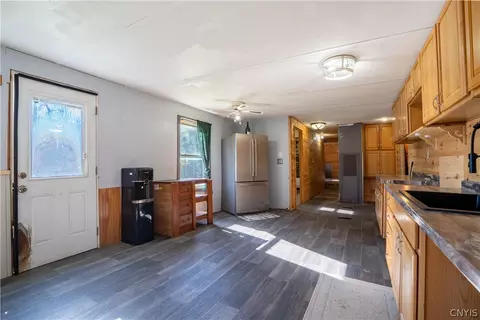 Entry Way - 517 Oregon Rd, Mohawk, NY 13407 photo 8 of 9