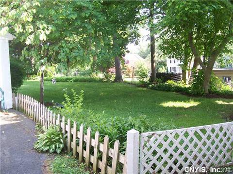 129 Dewittshire Rd, Syracuse, NY 13214 photo 4