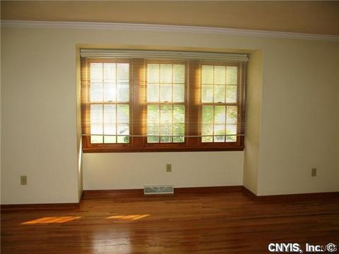 8233 Chiffon Path, Liverpool, NY 13090 photo 9