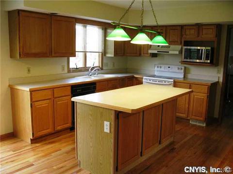 8233 Chiffon Path, Liverpool, NY 13090 photo 11