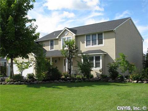 8233 Chiffon Path, Liverpool, NY 13090 photo 2