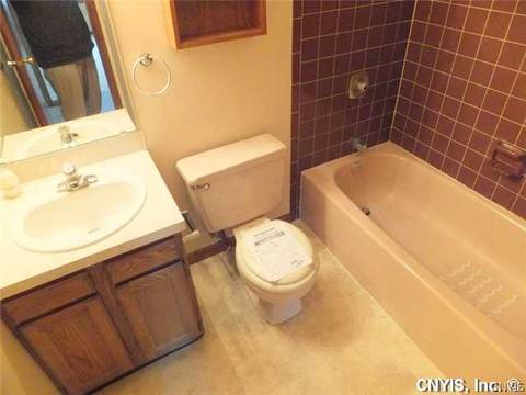 300 Dausman St, East Syracuse, NY 13057 photo 10
