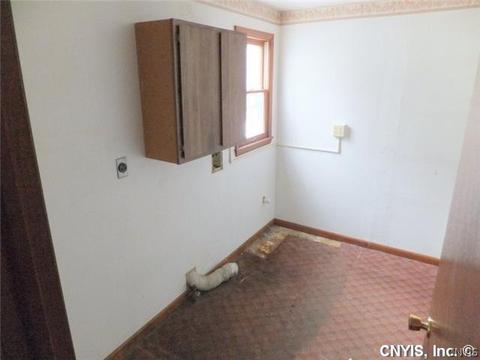 300 Dausman St, East Syracuse, NY 13057 photo 8