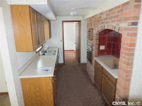 300 Dausman St, East Syracuse, NY 13057 photo 5