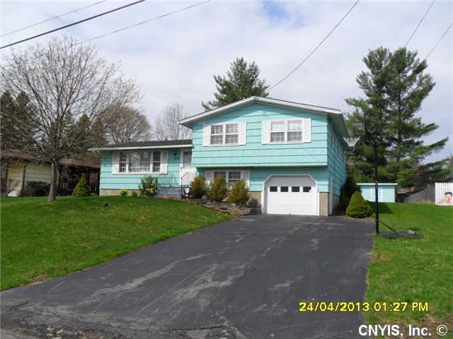 8237 Exeter Dr, Baldwinsville, NY 13027 photo 1