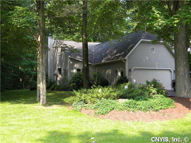 4010 Brixham Ct, Baldwinsville, NY 13027 photo 1