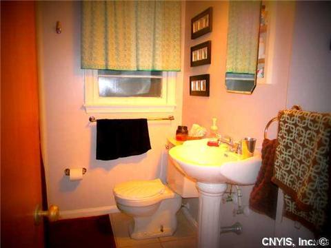 105 Parrish Ln, Syracuse, NY 13205 photo 13