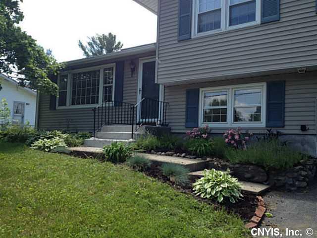 8247 Exeter Dr, Baldwinsville, NY 13027 photo 1